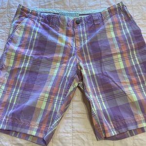 Womens Old Navy Low Rise  Y2K Plaid Bermuda Shorts size 14, Excellent Condition!